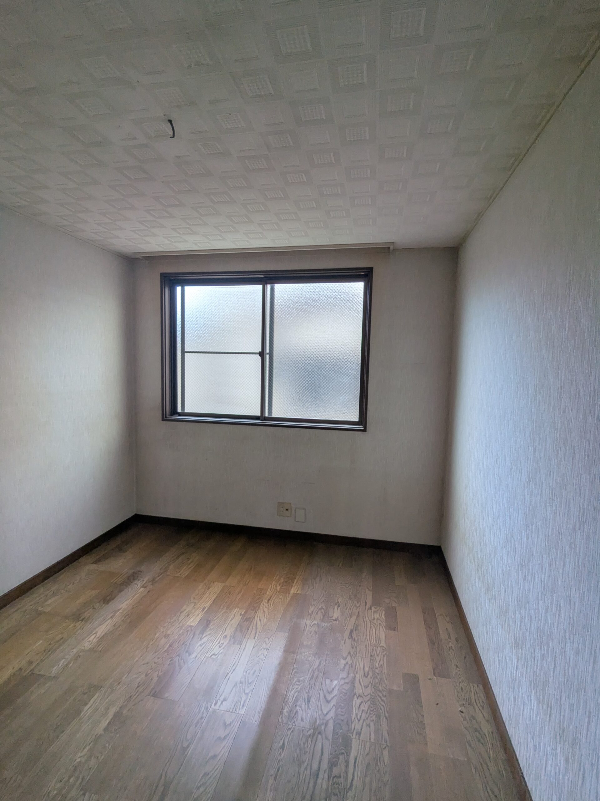 ビフォー_寝室_建具_LIXIL_ラシッサS_２LDk