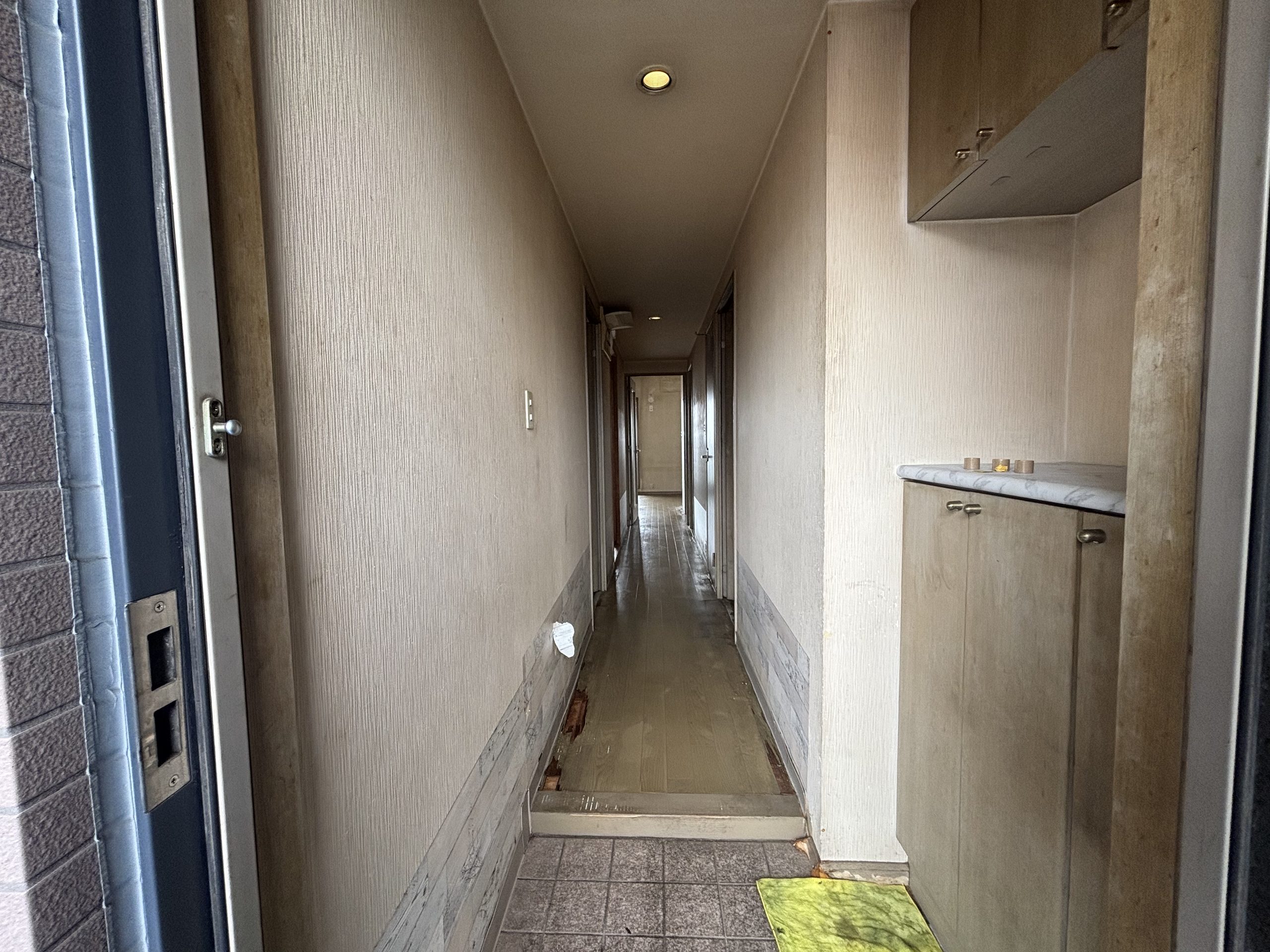 ビフォー_玄関_3LDK→2LDK間取り変更