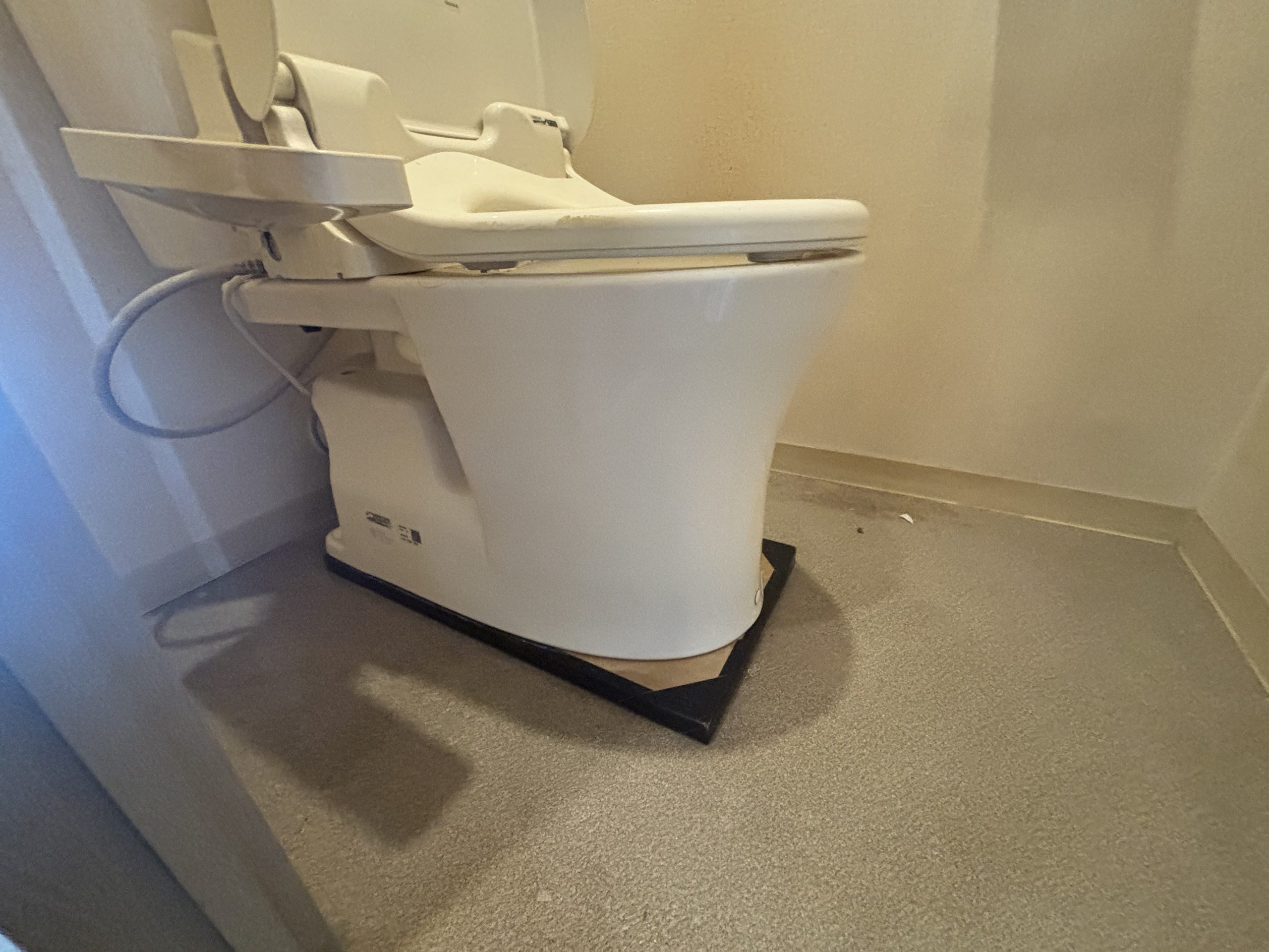 ビフォー_LIXIL_アメージュ便器_3LDK→2LDK間取り変更