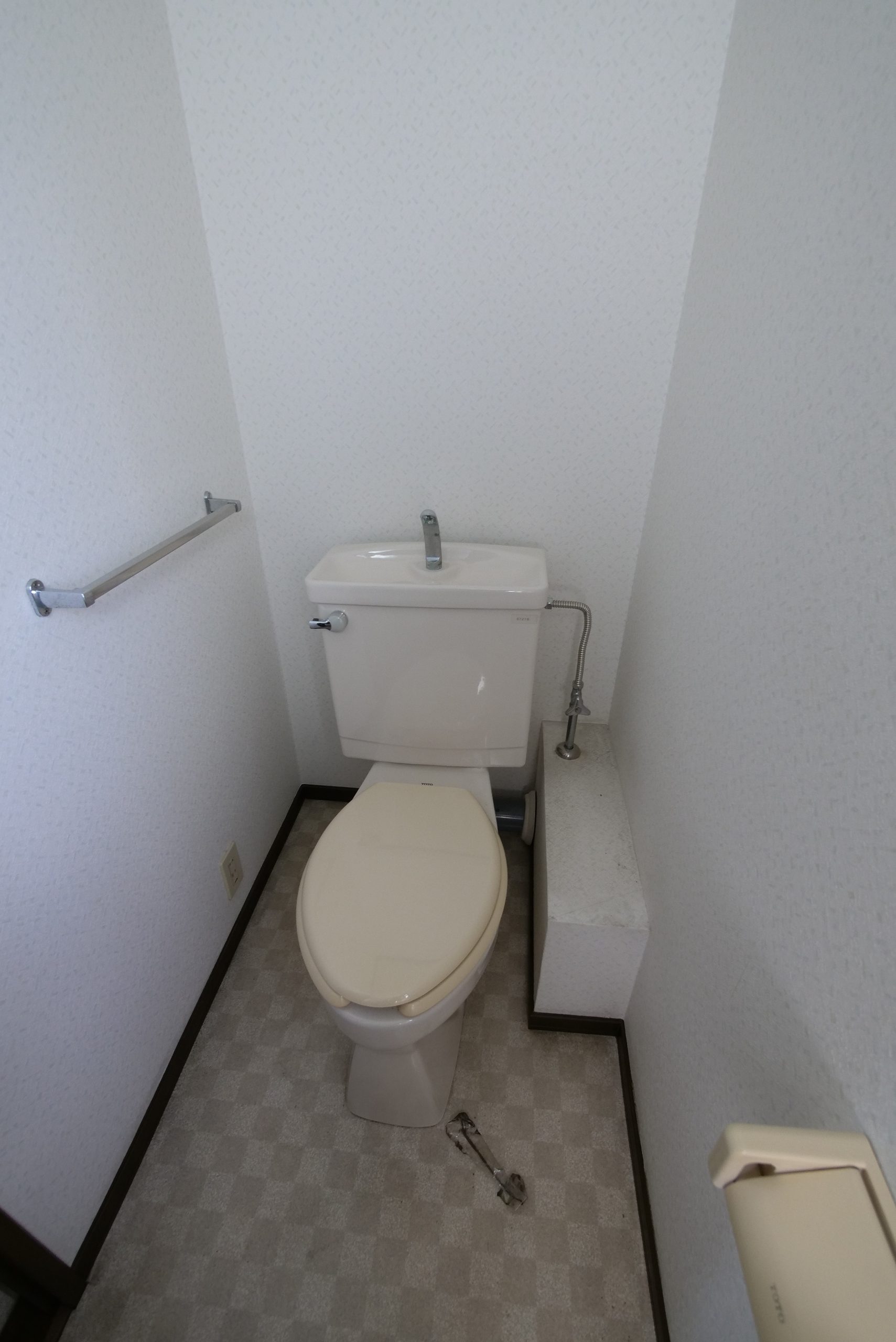ビフォー_3階トイレ_NODA_カナエルR_シナモングレージュ_TOTO_ZR1_2F3F→1世帯